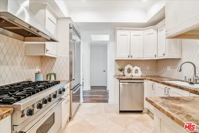 $1,399,000 | 261 South Reeves Drive, Unit 304, Beverly Hills, CA 90212