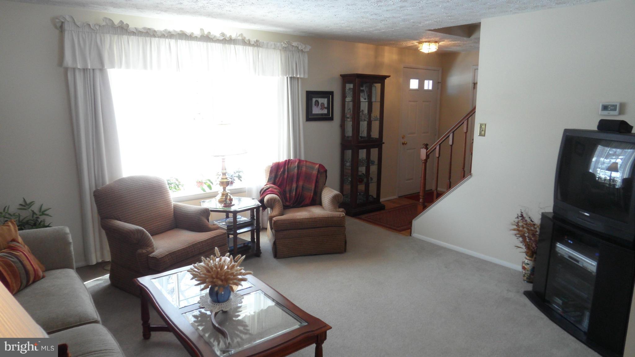 420 Belle Grove Road Gaithersburg, MD 20877 - Photo 6 of 30 Living Room