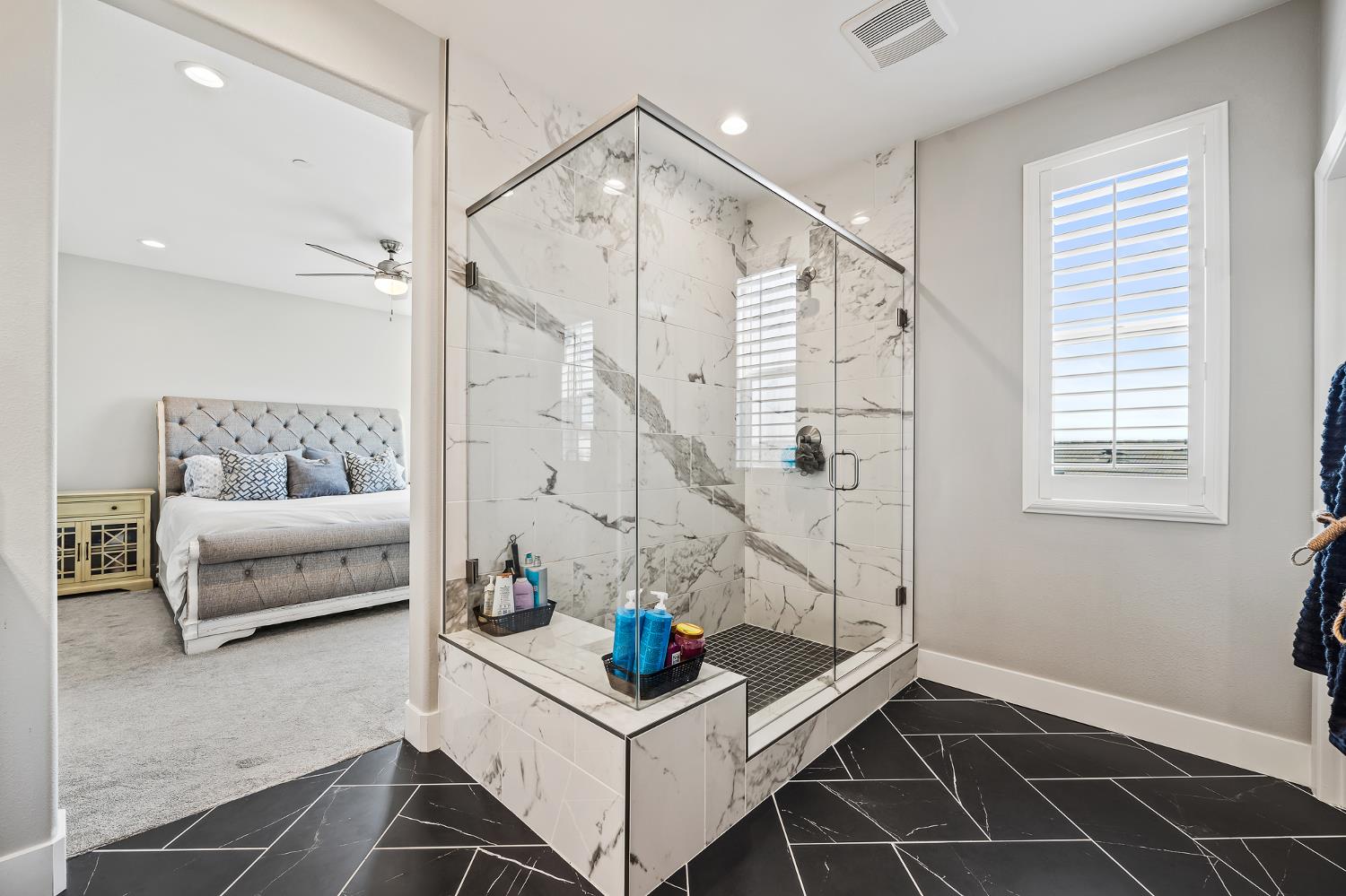 4342 Oak Knoll Road Madera, CA 93636 - Photo 16 of 27 Primary bathroom