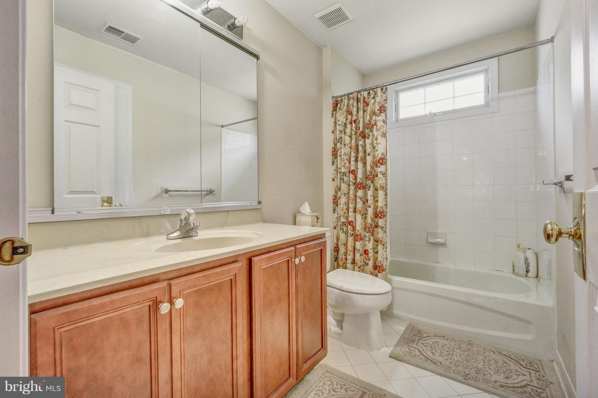 12626 Bright Spring Way Boyds, MD 20841 - Photo 15 of 30 Main floor/ full bath