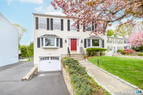 $899,000 | 5 Lacey Lane, Norwalk, CT 06854