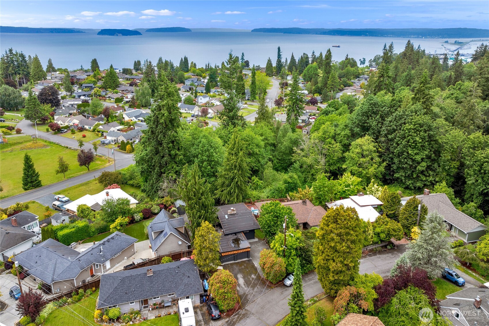 406 Center Place Everett, WA 98203 - Photo 4 of 28