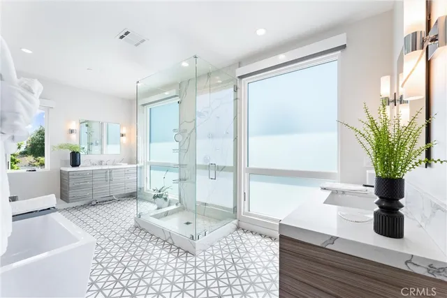 $16,250,000 | 552 Seaward Road, Corona del Mar, CA 92625