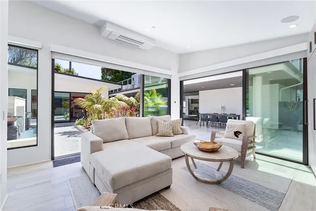 $16,250,000 | 552 Seaward Road, Corona del Mar, CA 92625