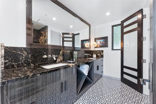 $16,250,000 | 552 Seaward Road, Corona del Mar, CA 92625