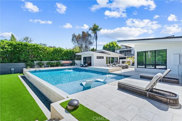 $16,250,000 | 552 Seaward Road, Corona del Mar, CA 92625