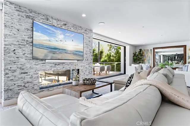 $16,250,000 | 552 Seaward Road, Corona del Mar, CA 92625