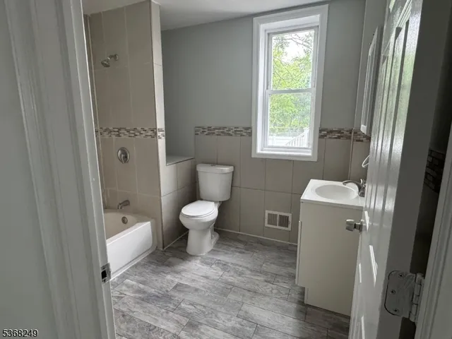 $3,500 | 38 Cambridge Street, Unit 2, East Orange, NJ 07018