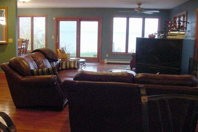 5005 Lakeshore Road Lexington, MI 48450 - Photo 16 of 25 31030795-15.JPG