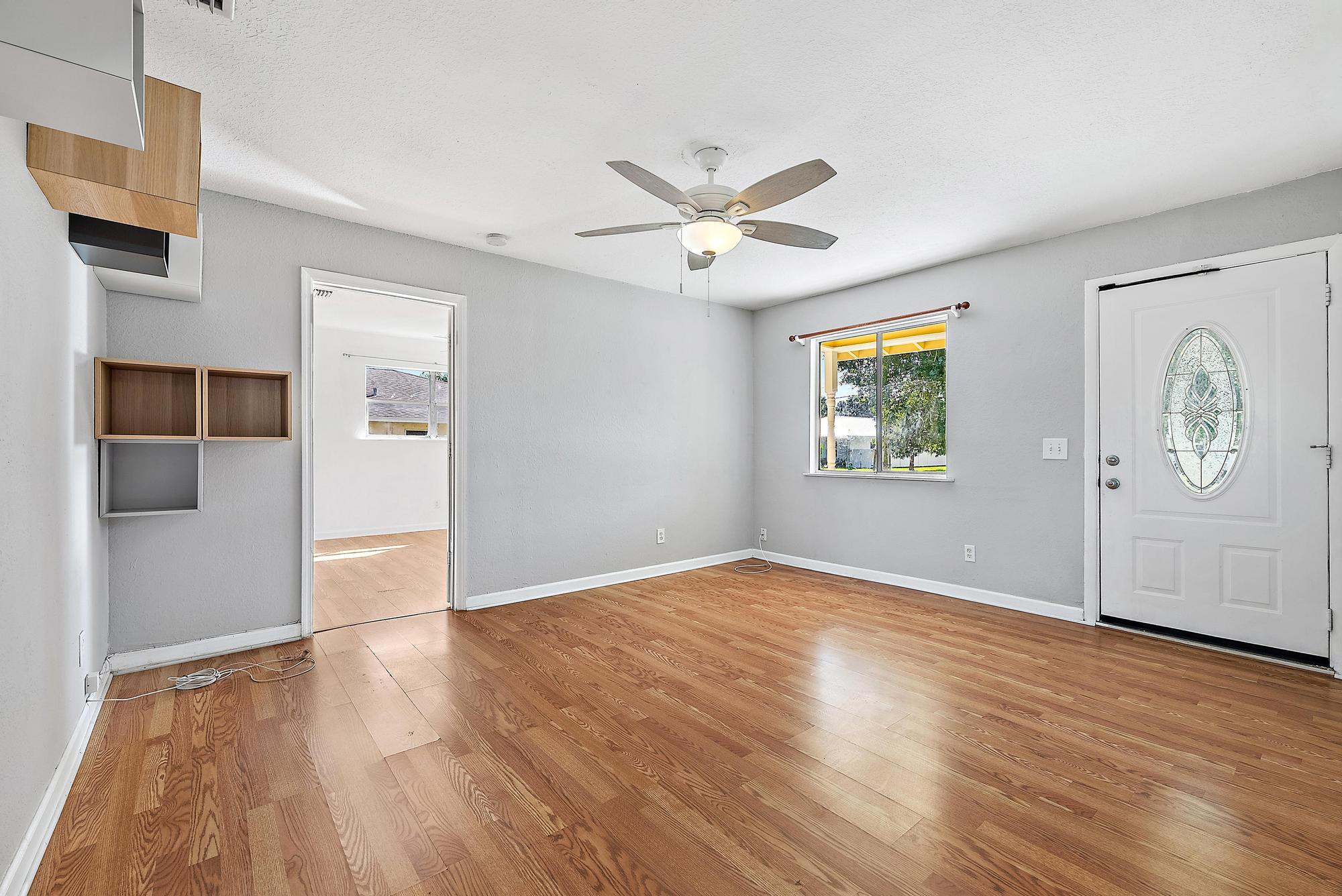 6833 2nd Street Jupiter, FL 33458 - Photo 4 of 30 Living Room