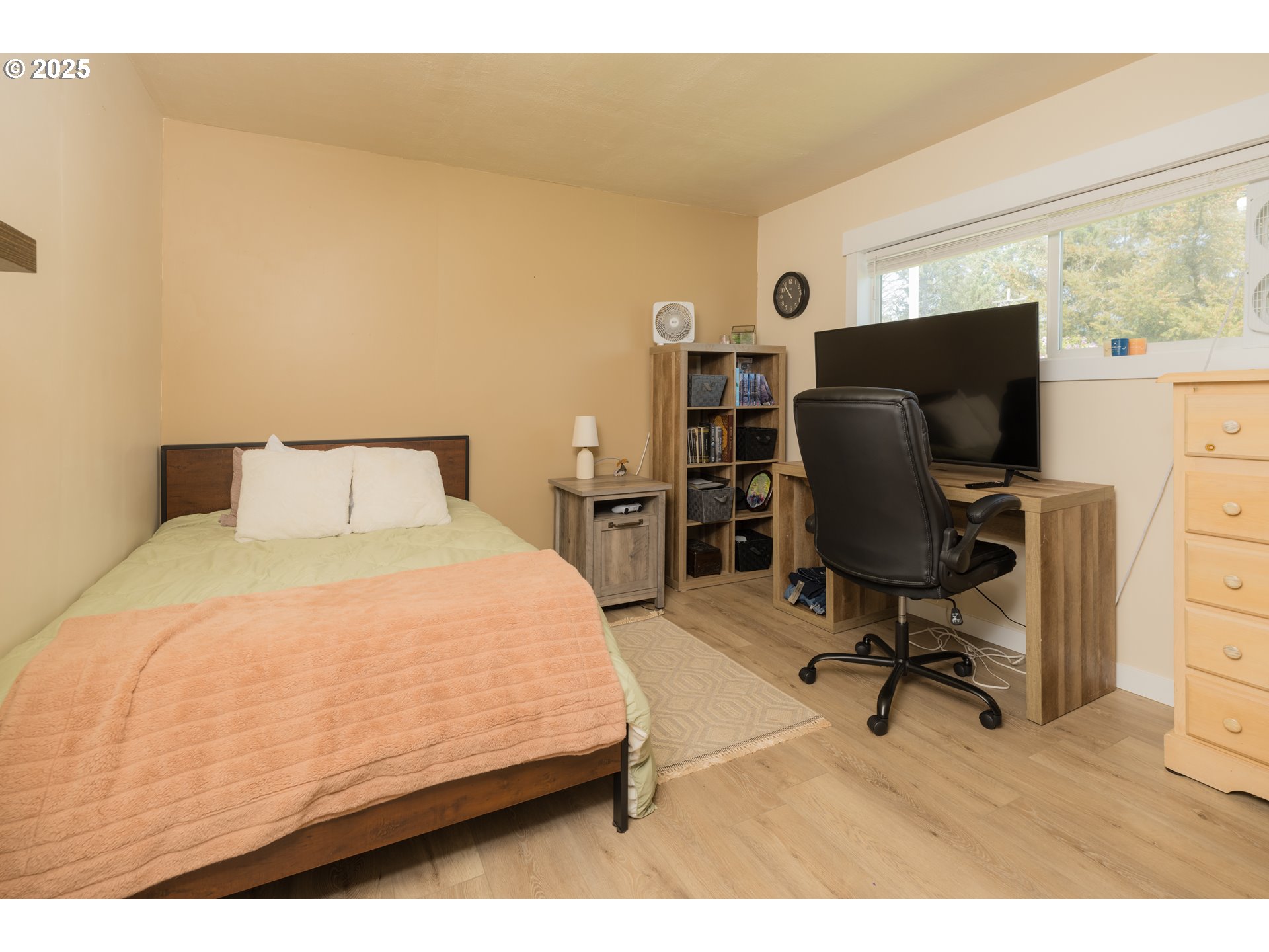 90431 Lewis Road Warrenton, OR 97146 - Photo 14 of 26 a bedroom with a bed and a desk