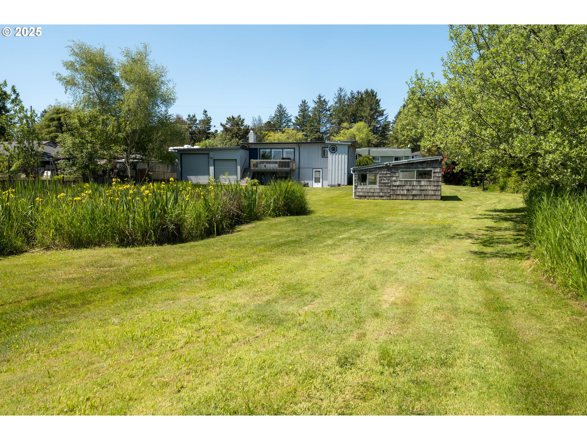 90431 Lewis Road Warrenton, OR 97146 - Photo 21 of 26 a swimming pool with trees in the background