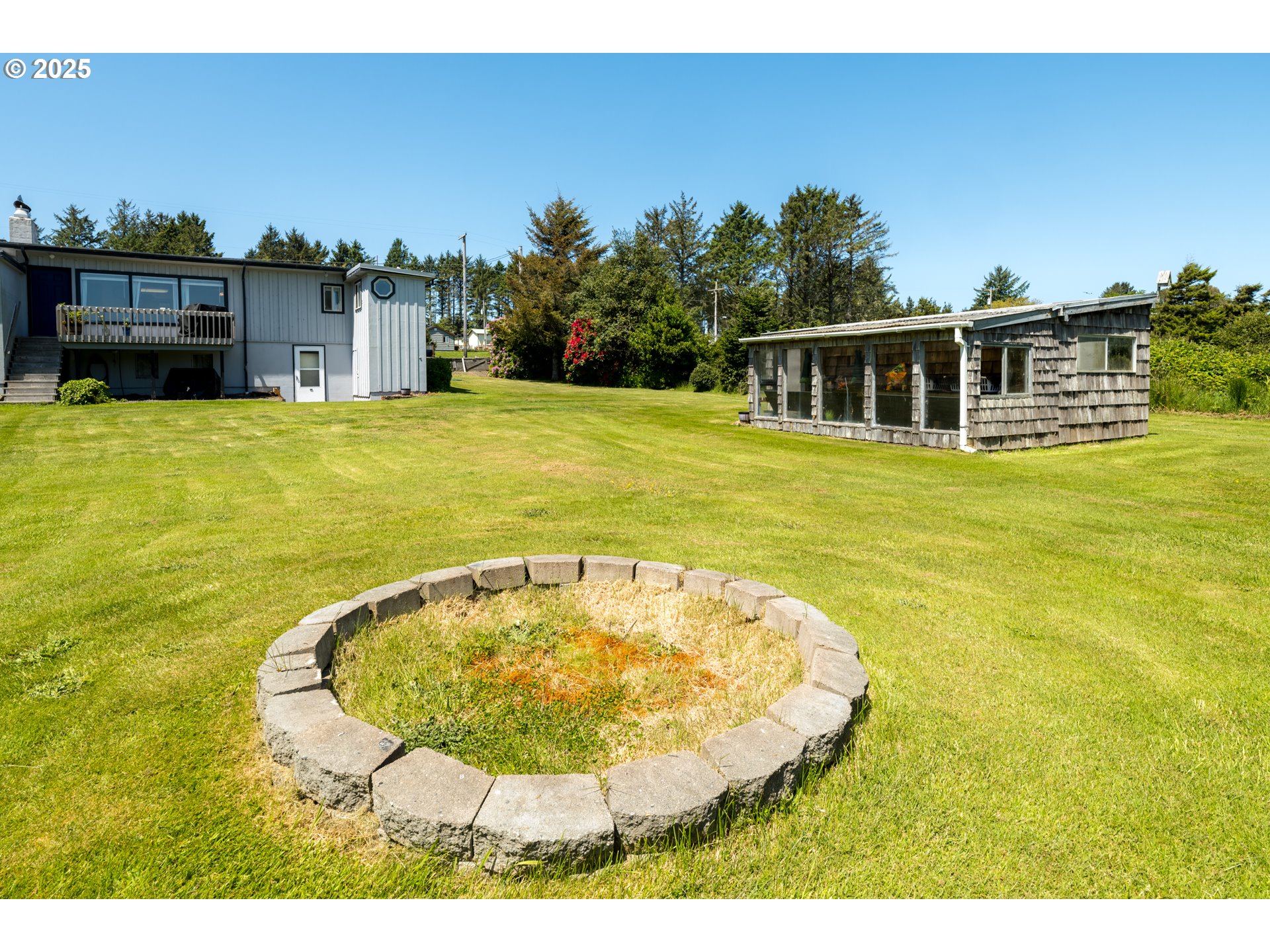 90431 Lewis Road Warrenton, OR 97146 - Photo 23 of 26 a swimming pool with trees in the background