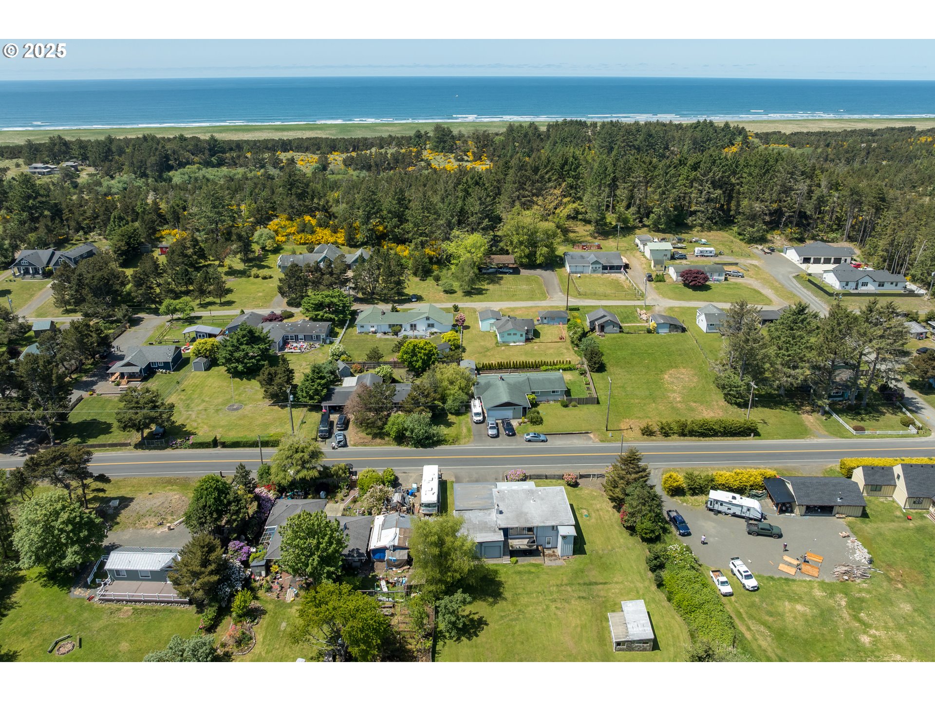 90431 Lewis Road Warrenton, OR 97146 - Photo 25 of 26 an aerial view of residential building and lake