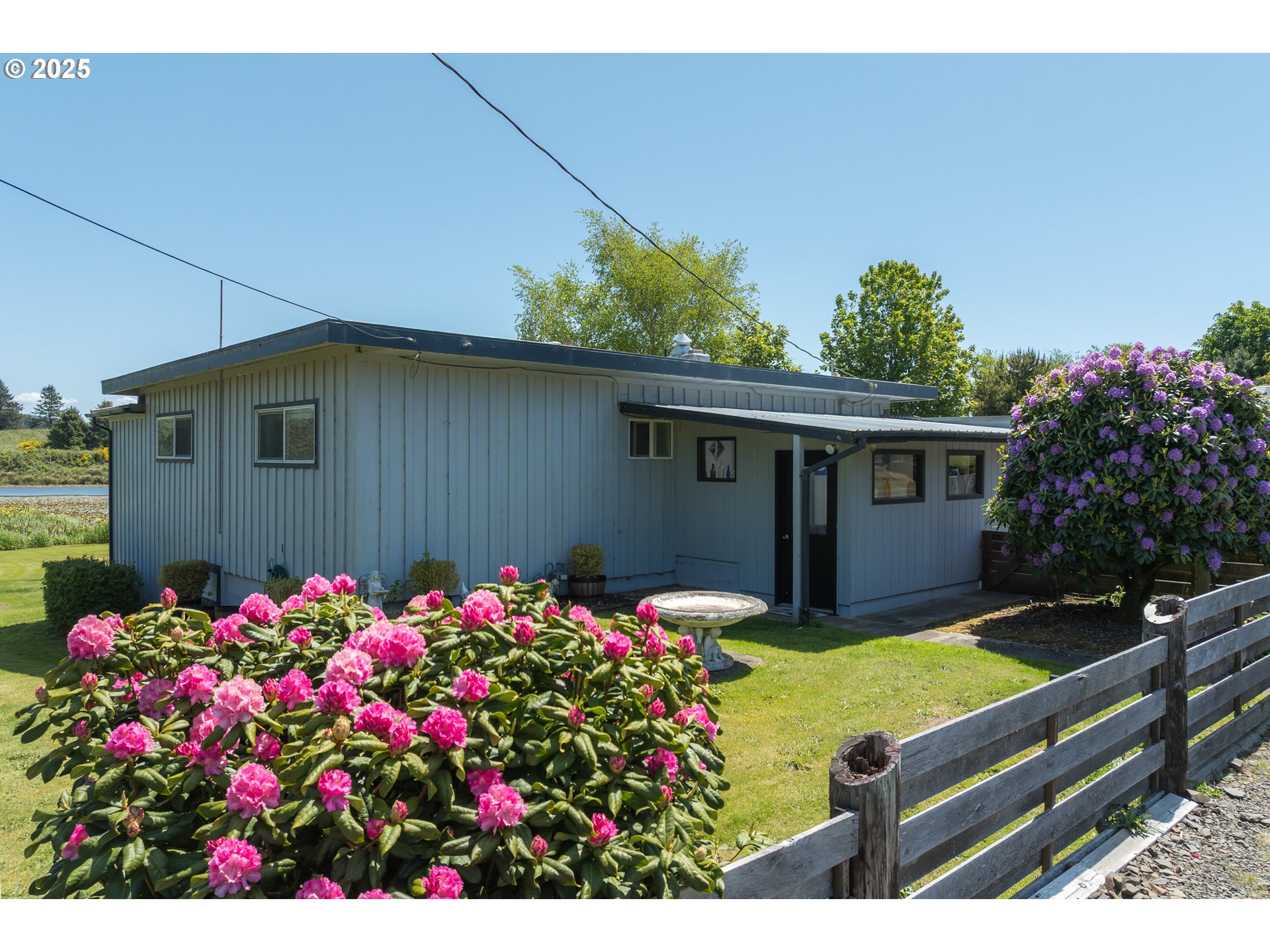 90431 Lewis Road Warrenton, OR 97146 - Photo 3 of 26 a view of a house with large garden and plants