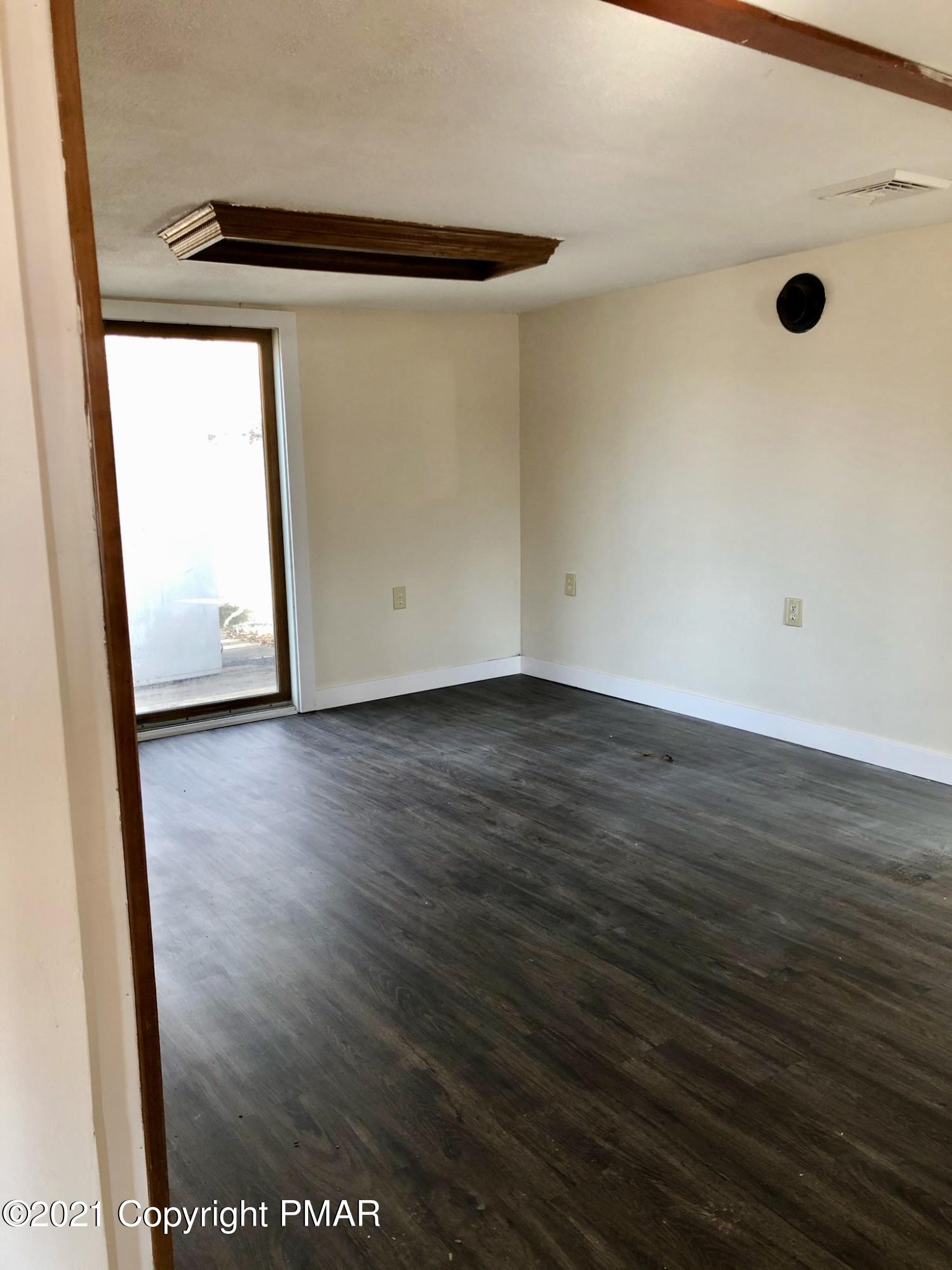 350 Learn Road Tannersville, PA 18372 - Photo 8 of 22 Dining Area