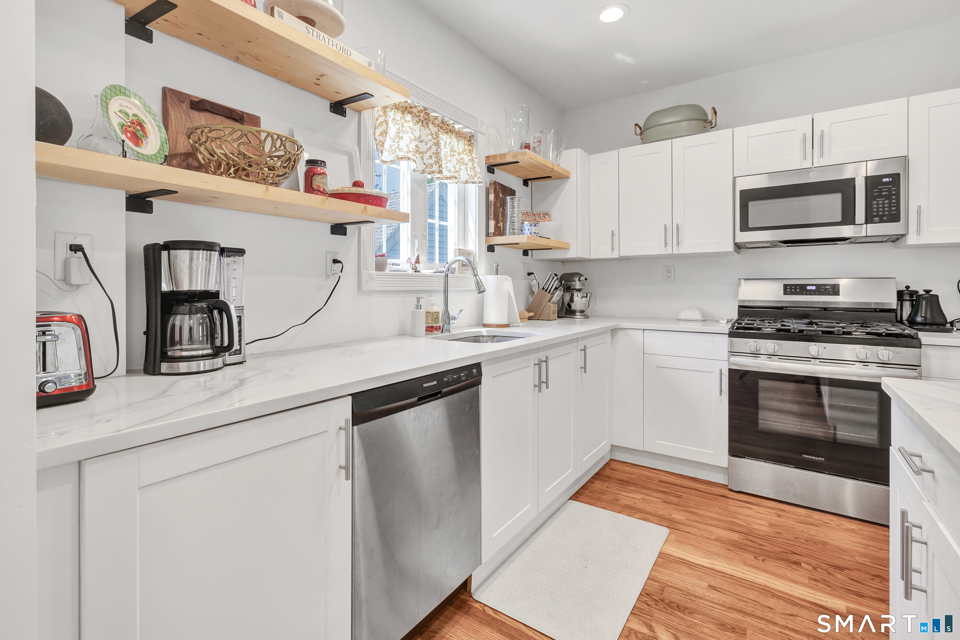 83 Stonybrook Road Stratford, CT 06614 - Photo 8 of 38