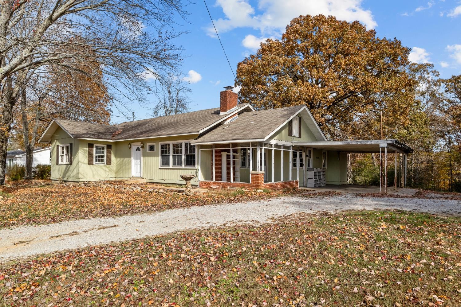 1260 Clydeton Road Waverly, TN 37185 - Photo 2 of 41 a view of a yard in front of a house