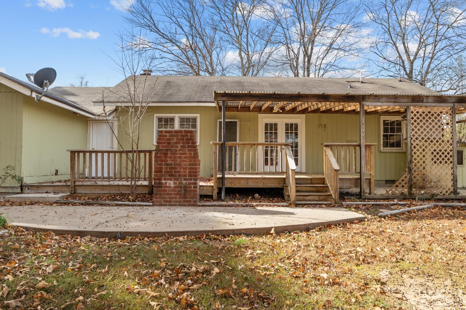 1260 Clydeton Road Waverly, TN 37185 - Photo 30 of 41 a view of a house with backyard