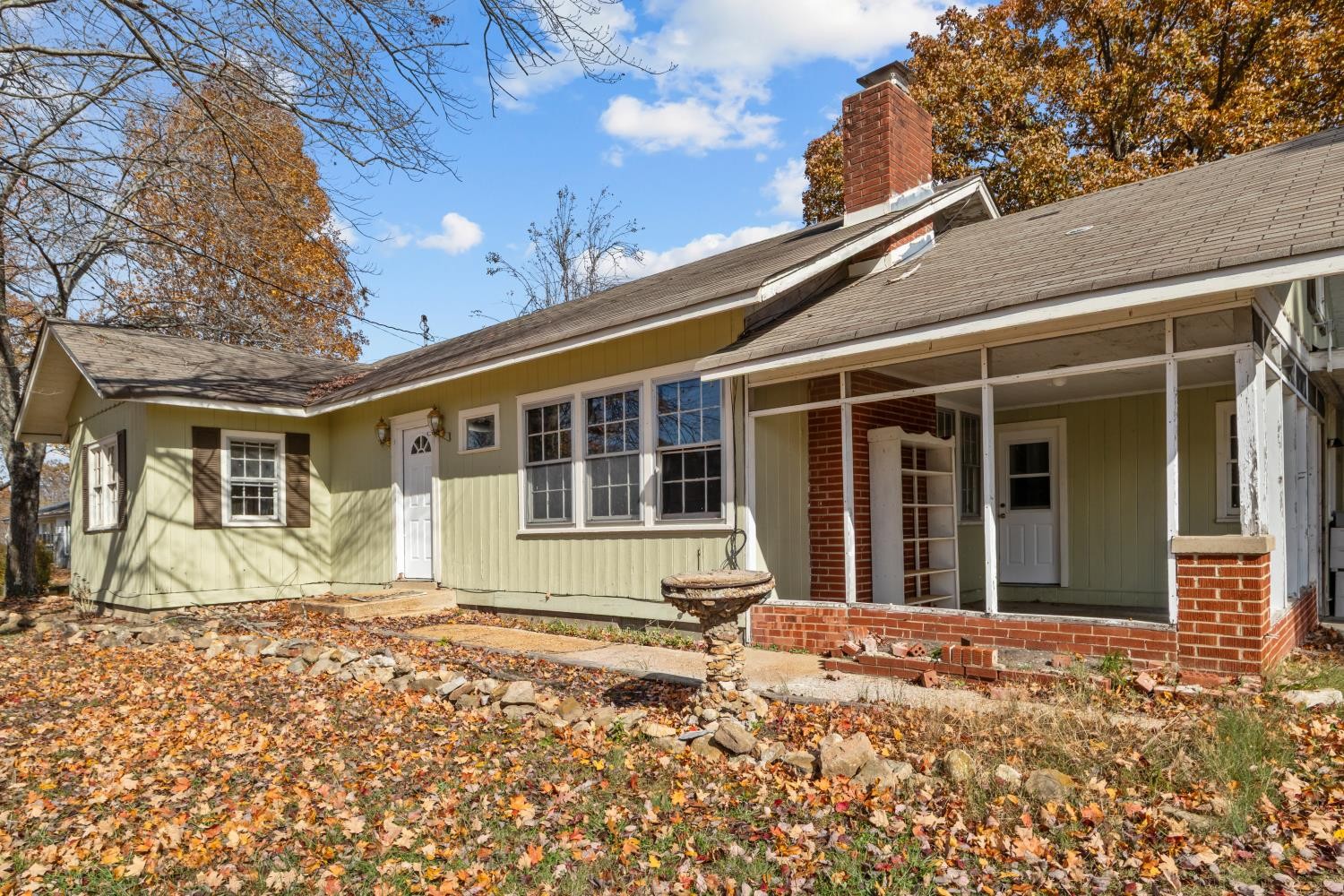1260 Clydeton Road Waverly, TN 37185 - Photo 3 of 41 a front view of a house