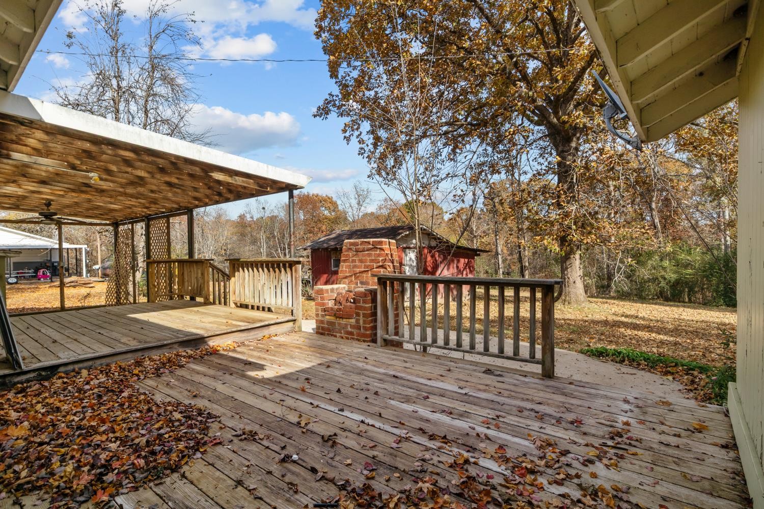 1260 Clydeton Road Waverly, TN 37185 - Photo 31 of 41 a view of a yard with wooden fence