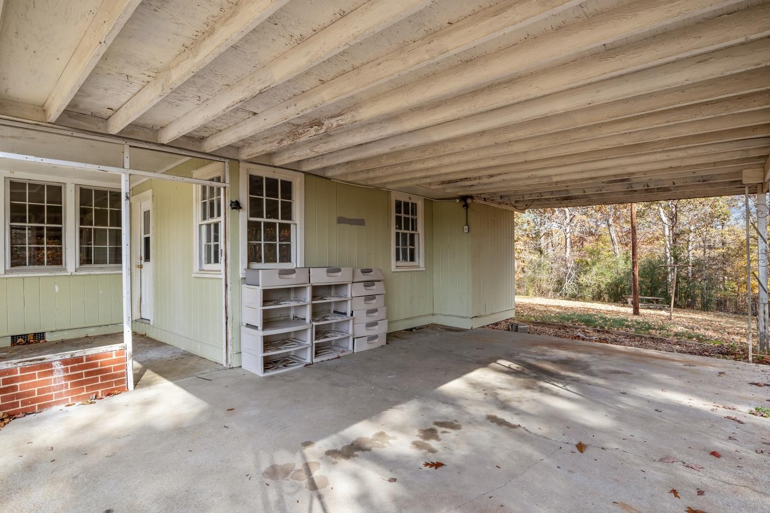 1260 Clydeton Road Waverly, TN 37185 - Photo 36 of 41 a view of empty room with windows