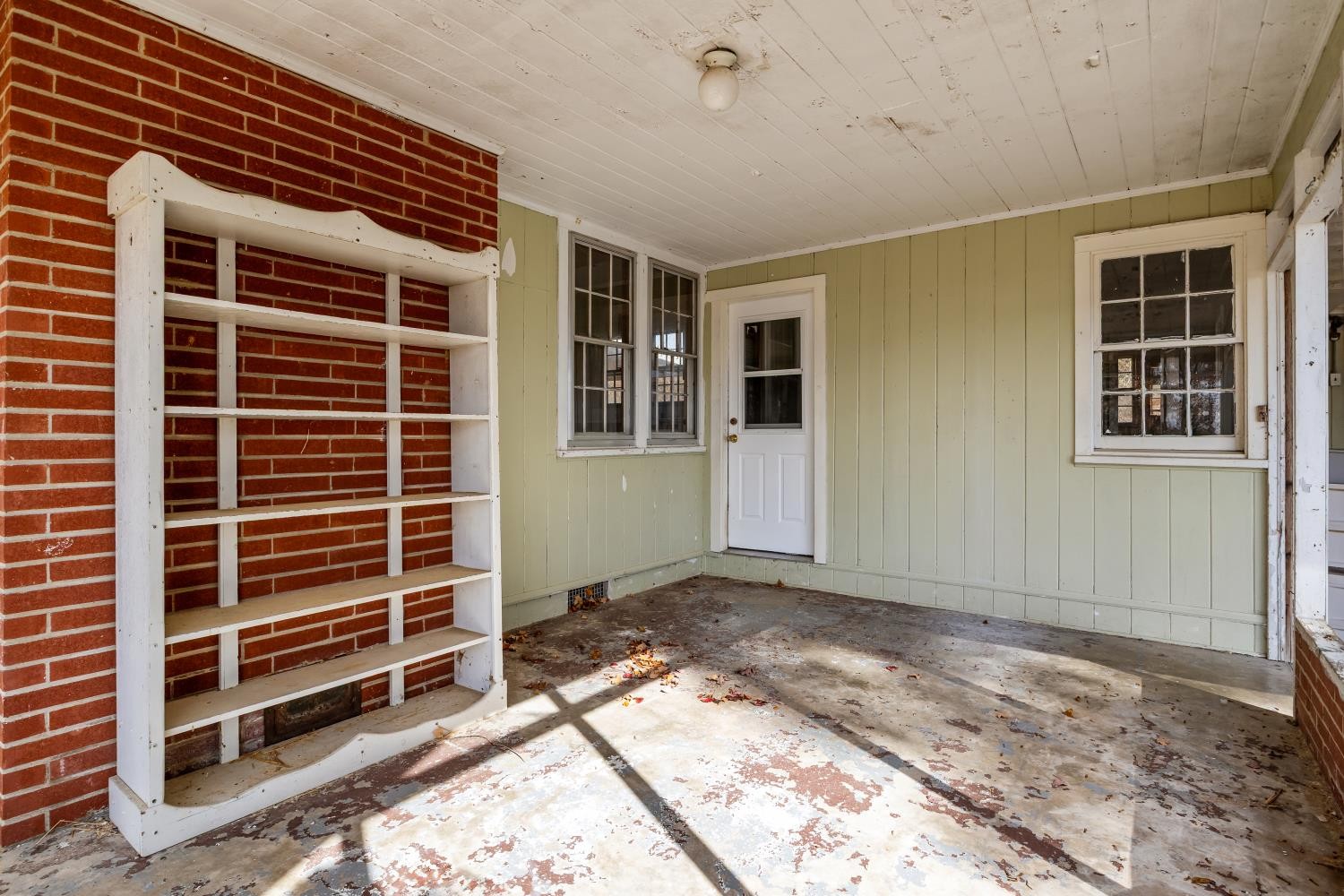 1260 Clydeton Road Waverly, TN 37185 - Photo 37 of 41 a view of empty room with windows