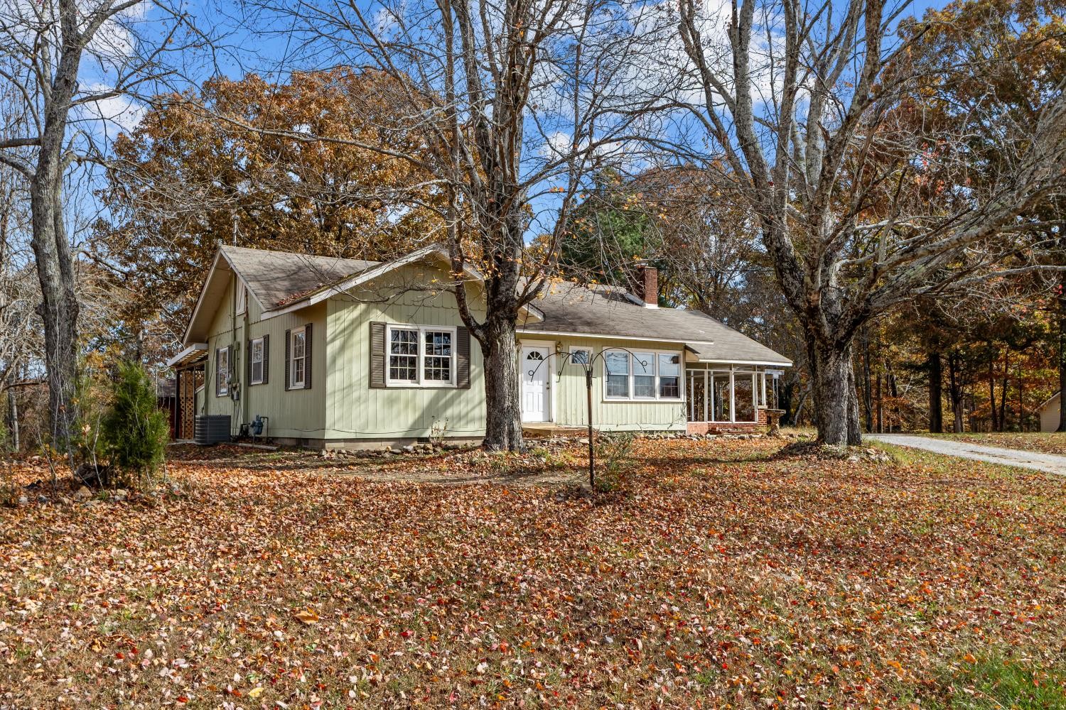 1260 Clydeton Road Waverly, TN 37185 - Photo 40 of 41 a front view of a house with a yard