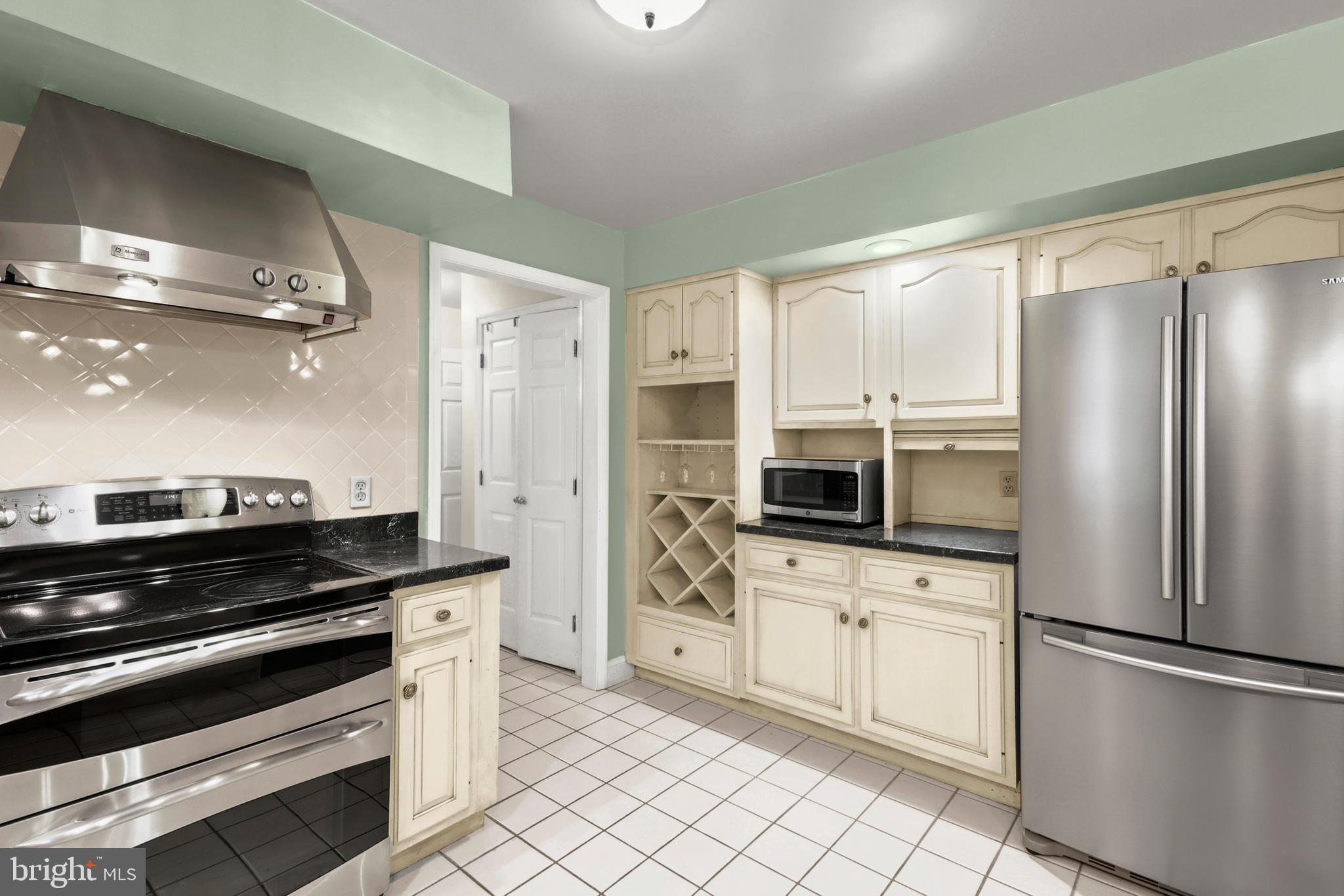 5602 Patterson Road Baldwin, MD 21013 - Photo 55 of 88 Stove, range hood, backsplash, built-in wine rack