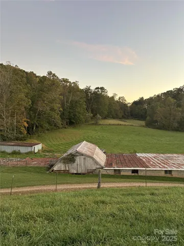 $1,190,000 | 1305 Halltown Road, Spruce Pine, NC 28777