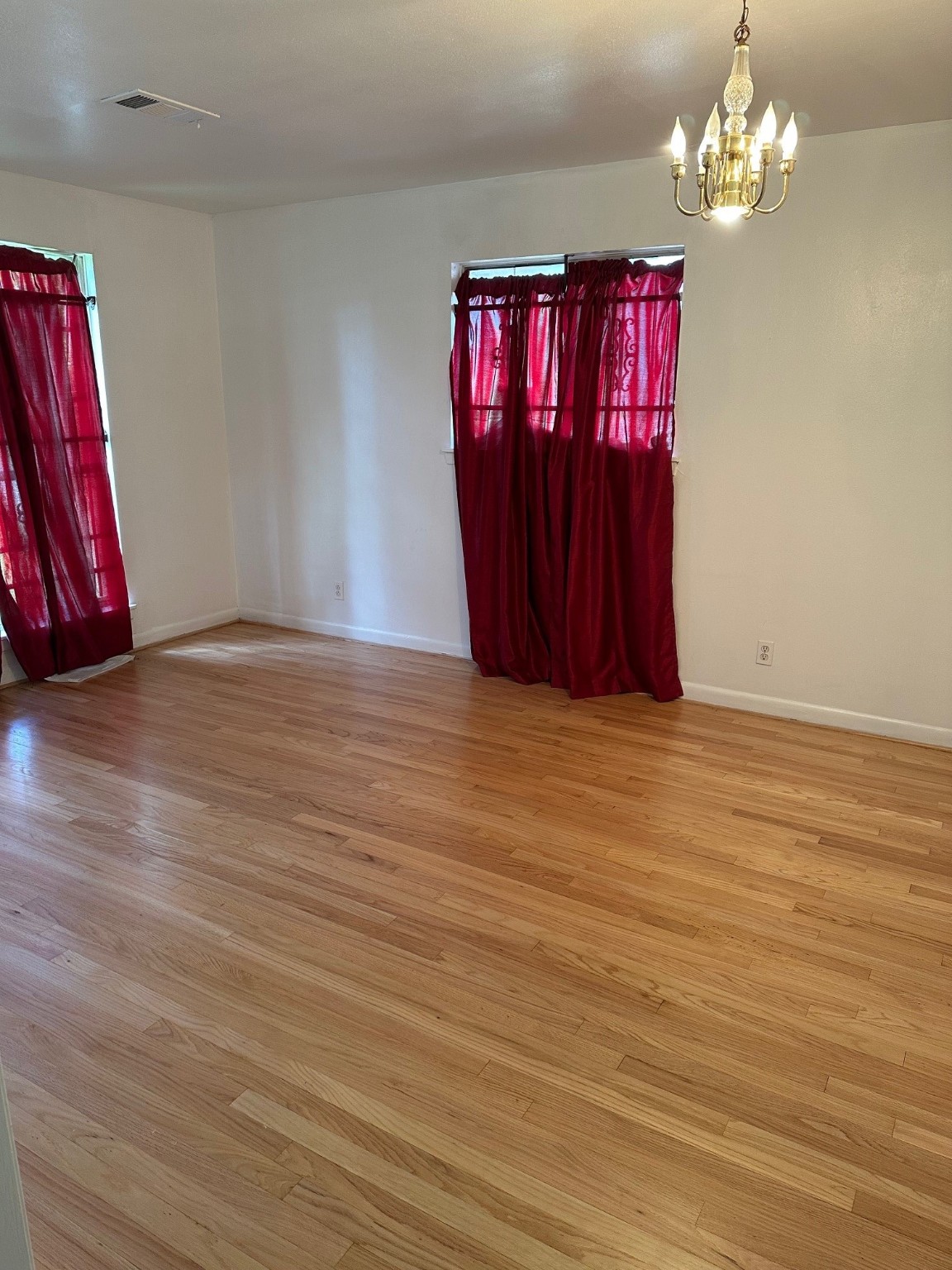 6003 Heatherbrook Drive Houston, TX 77085 - Photo 2 of 13 a view of a livingroom with a workspace