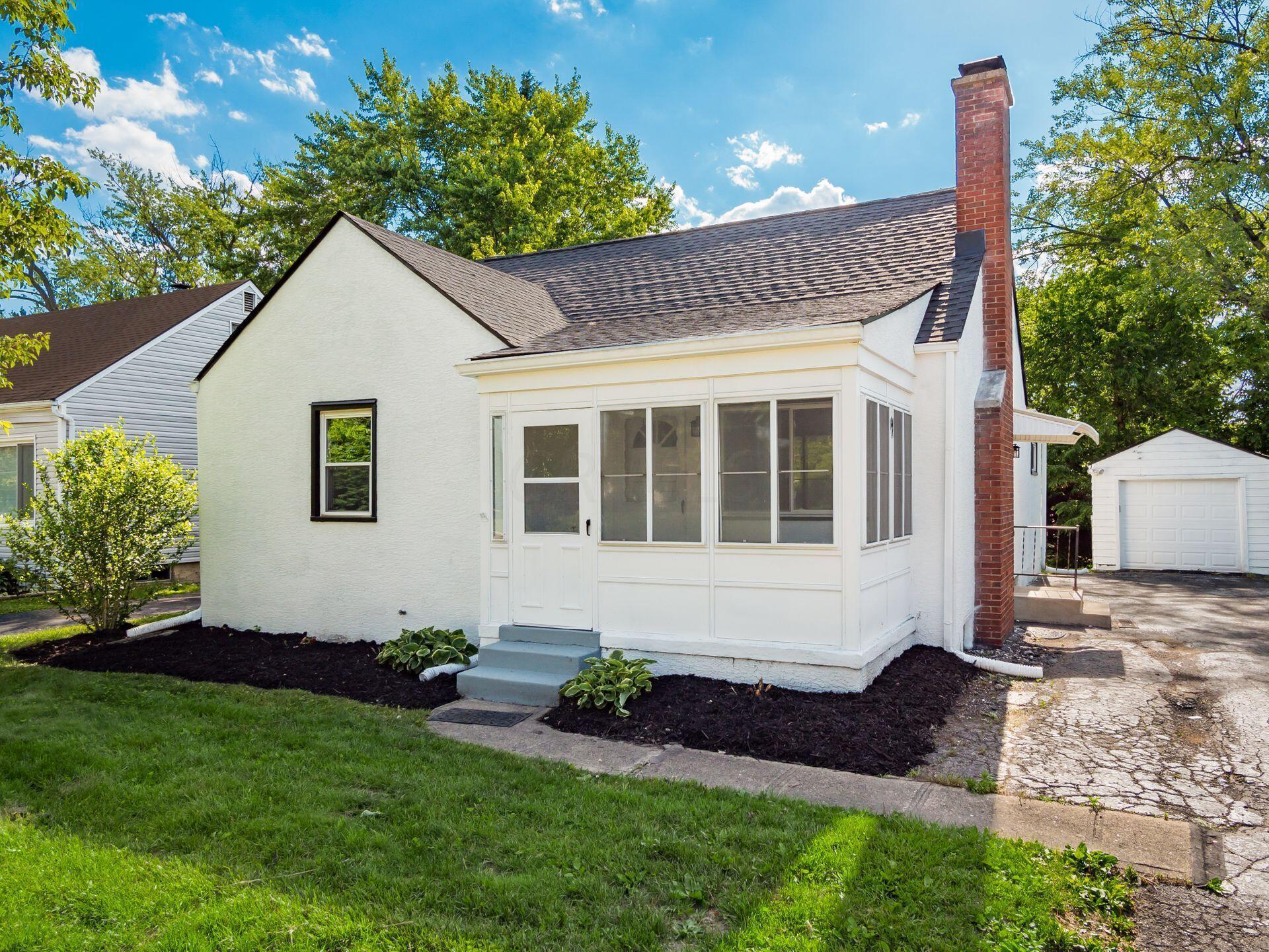 563 South James Road Columbus, OH 43213 - Photo 3 of 41 006_21fe67_C - 563 S James085