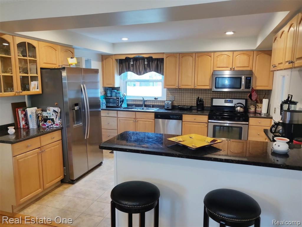 32064 Bonnet Hill Road Farmington Hills, MI 48334 - Photo 10 of 29
