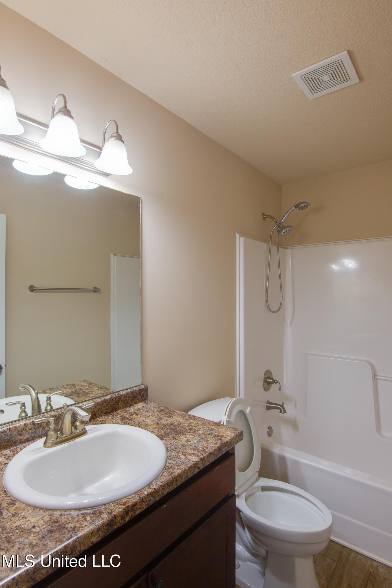 6769 Terry Chase Olive Branch, MS 38654 - Photo 16 of 17 2nd Bathroom