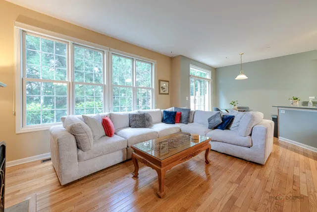 $457,500 | 1834 Torrey Parkway, Libertyville, IL 60048