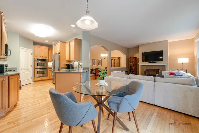 $457,500 | 1834 Torrey Parkway, Libertyville, IL 60048