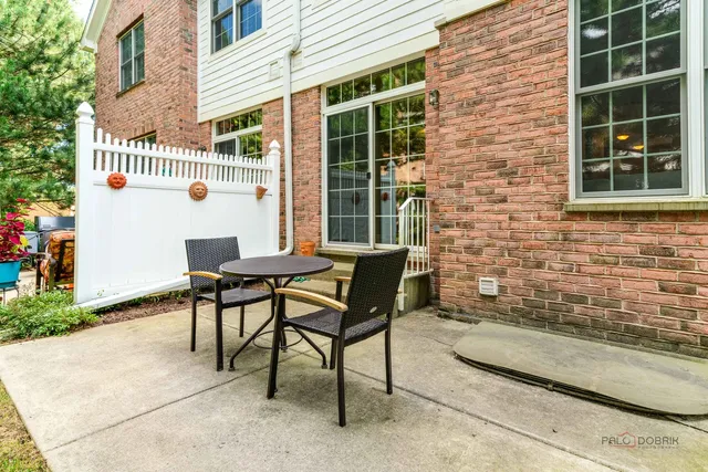 $457,500 | 1834 Torrey Parkway, Libertyville, IL 60048