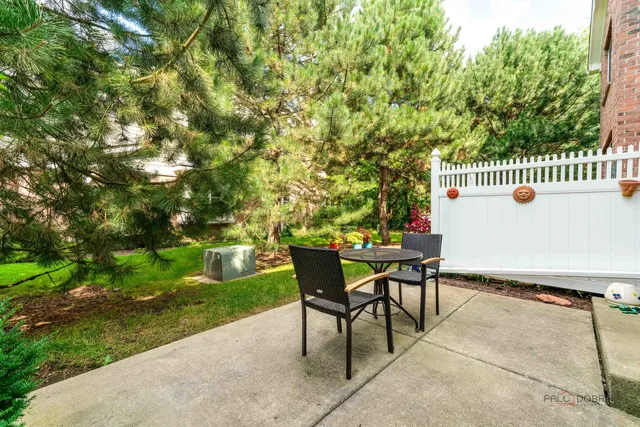 $457,500 | 1834 Torrey Parkway, Libertyville, IL 60048