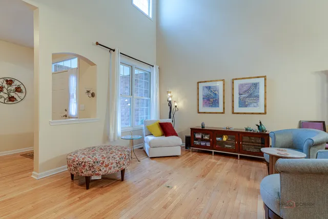 $457,500 | 1834 Torrey Parkway, Libertyville, IL 60048