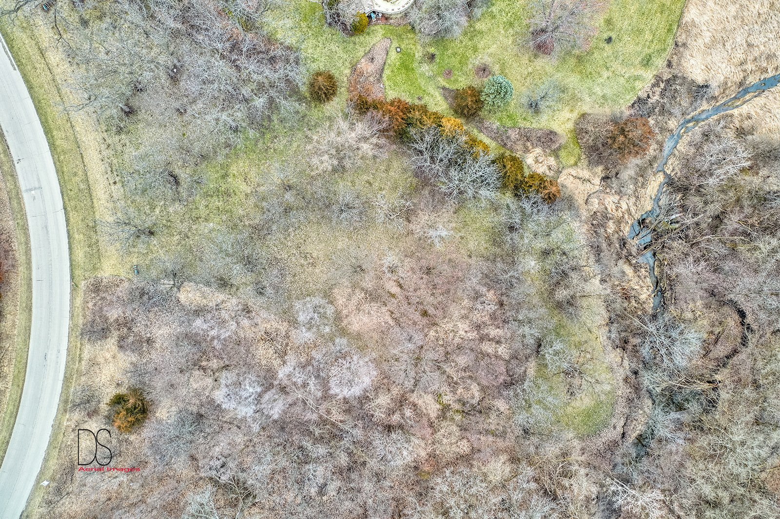 2618 3689th Road Sheridan, IL 60551 - Photo 10 of 16 a close up of a wall with a shower