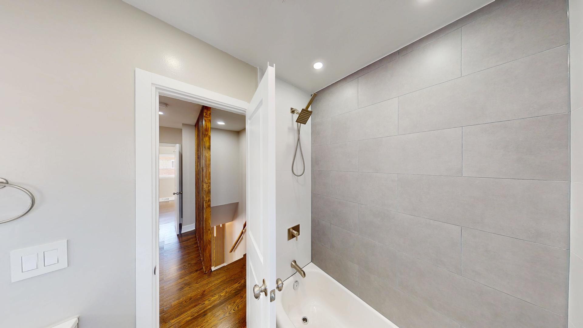 1321 Pitner Avenue, Unit A Evanston, IL 60201 - Photo 24 of 35 a bathroom with a bathtub and shower