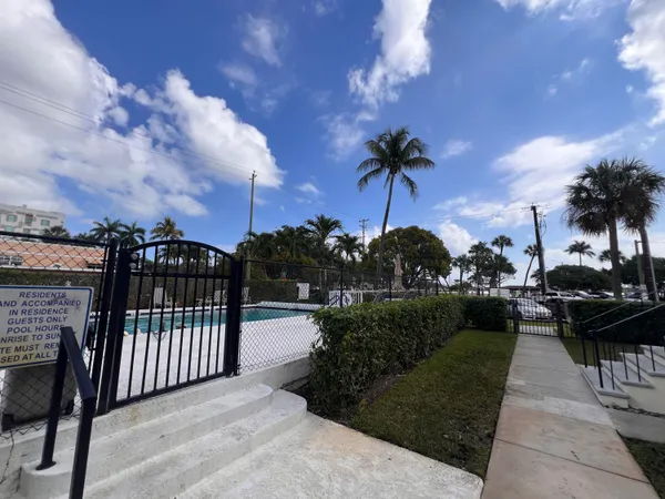 $1,675 | 101 South Golfview Road, Unit 1, Lake Worth Beach, FL 33460