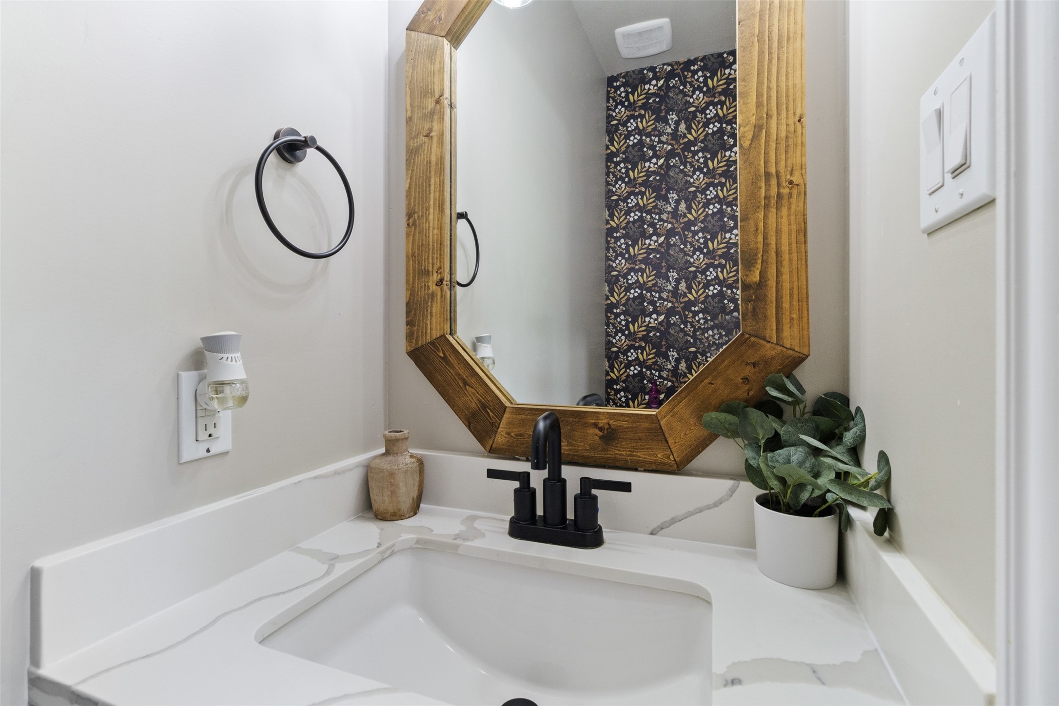 7927 Needlepoint Road Baytown, TX 77521 - Photo 23 of 46 a bathroom with a sink and a mirror