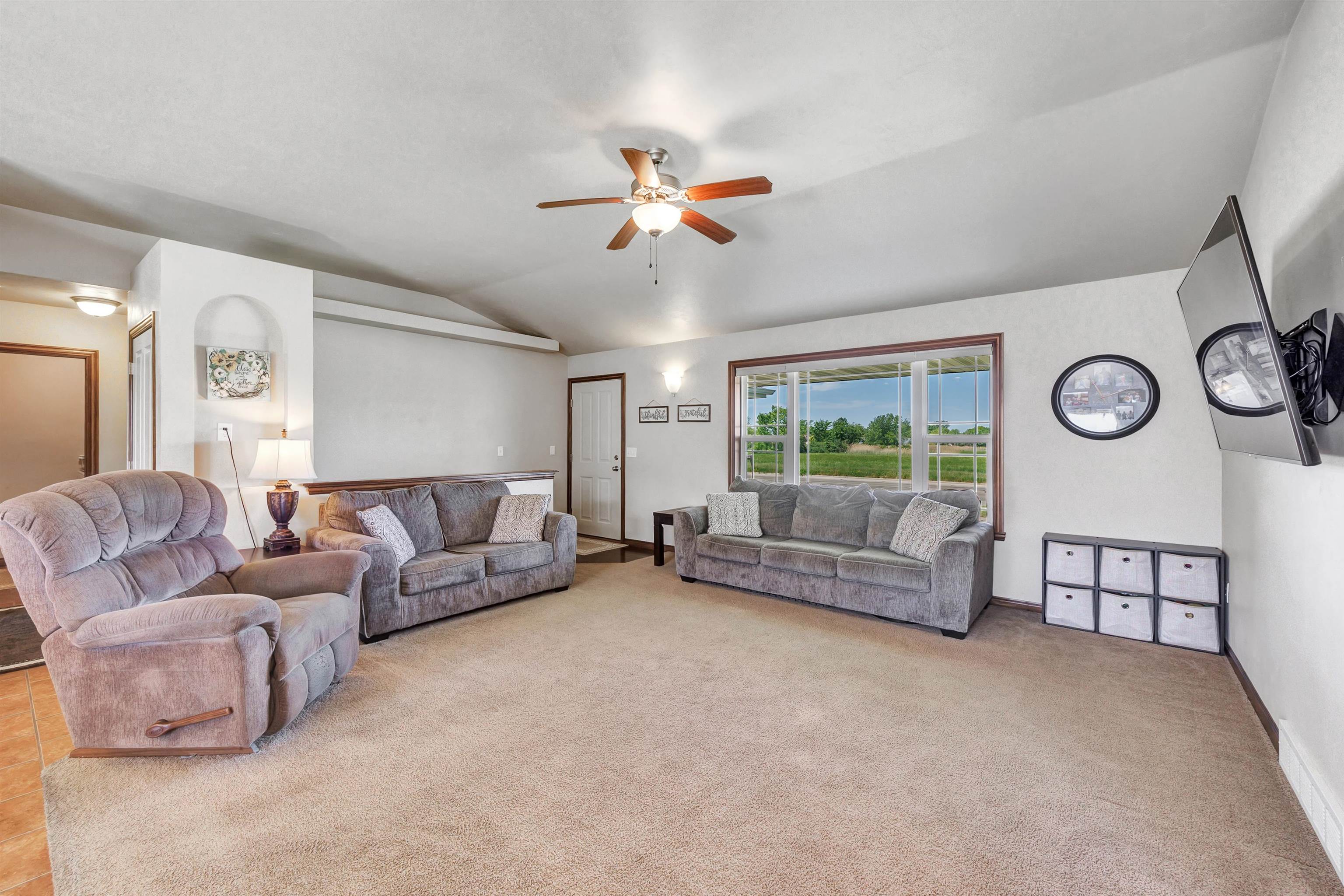 1659 Ontario Road Green Bay, WI 54311 - Photo 4 of 37