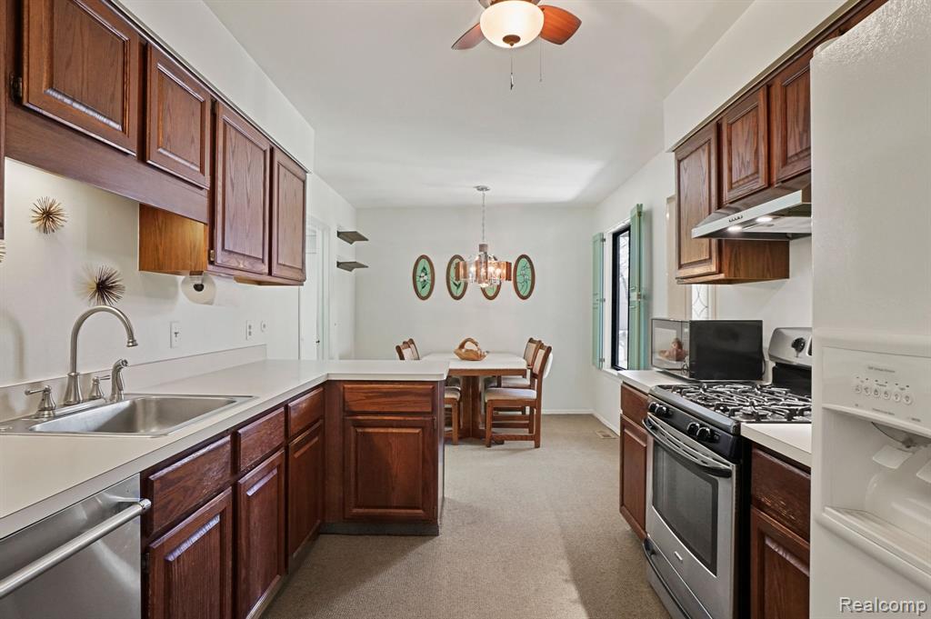 589 Tennyson Rochester Hills, MI 48307 - Photo 10 of 31