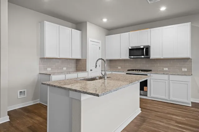 $349,000 | 142 Ayres Horn, Cedar Creek, TX 78612