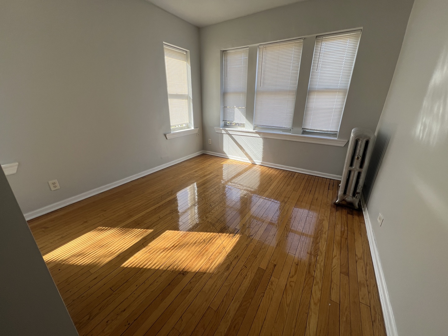 2047 East 68th Street, Unit 3W Chicago, IL 60649 - Photo 2 of 6 a view of wooden floor