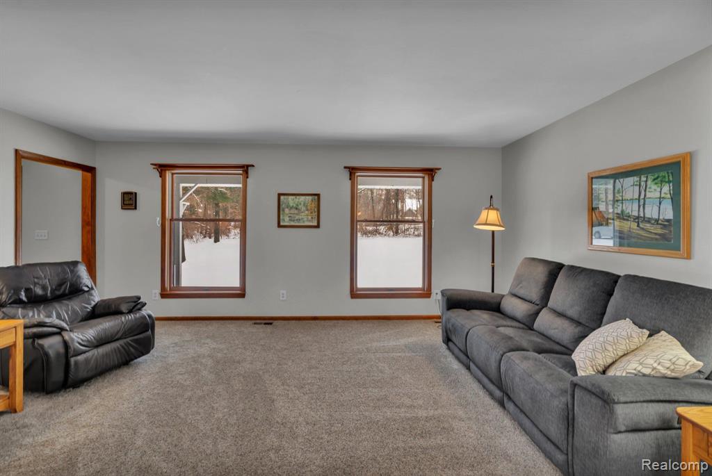 3558 Brighton Road Howell, MI 48843 - Photo 12 of 36