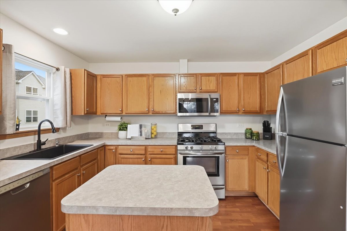 34391 North Barberry Road Round Lake, IL 60073 - Photo 11 of 25 Gallery Image 11