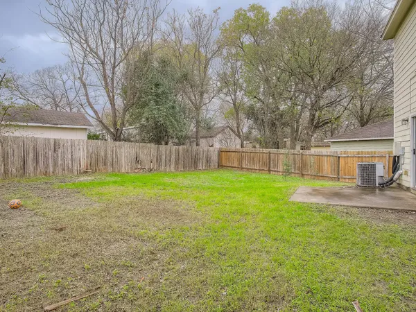 $1,900 | 2002 Nogales Trail, Austin, TX 78744